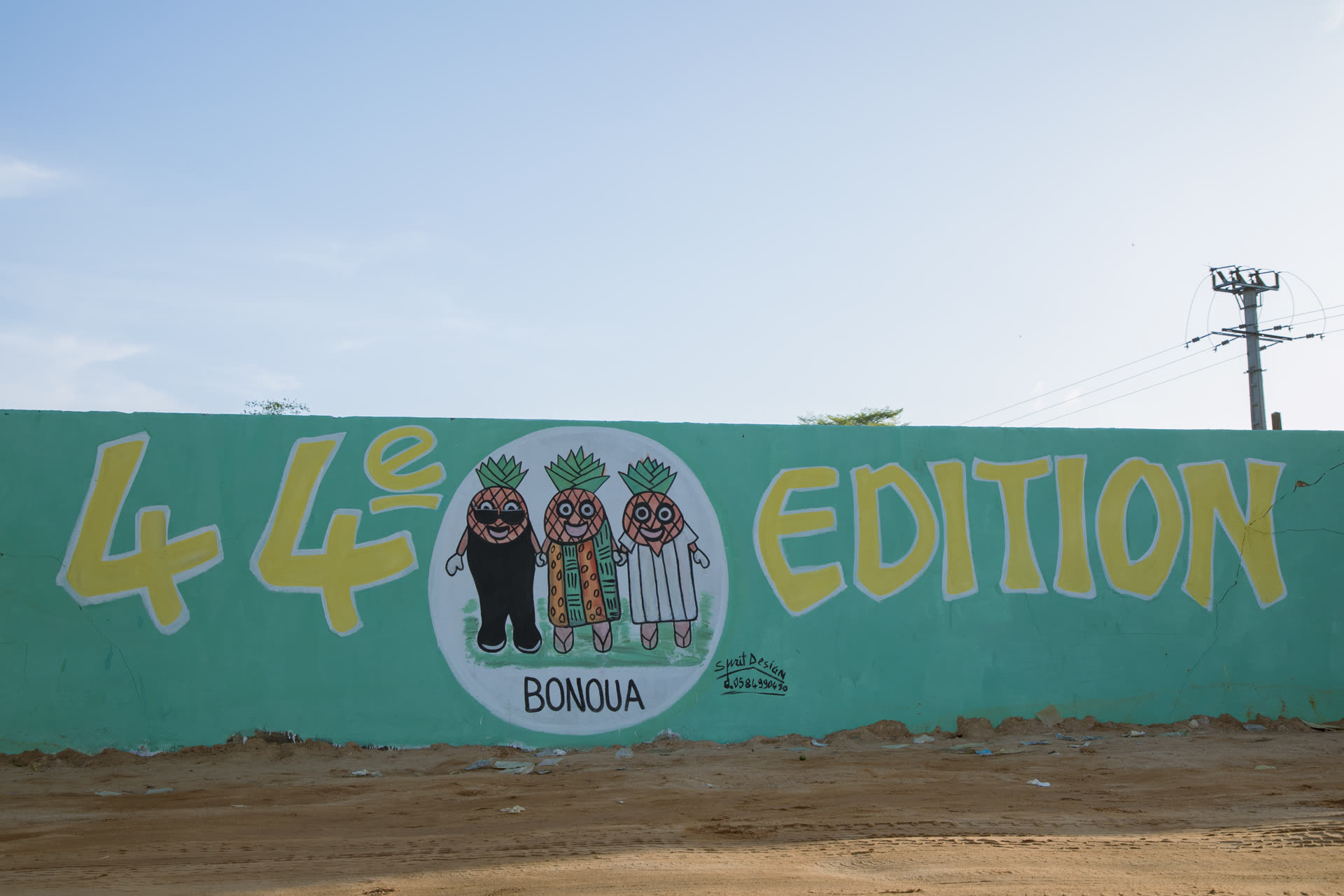 Chars et groupes du défilé de la 44e édition du Popo Carnaval à Bonoua en avril 2025